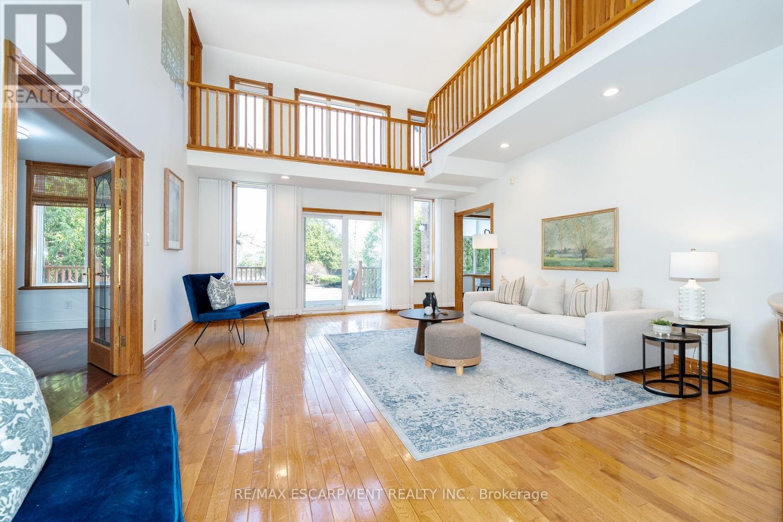 Photo 9 of 122 Arten Avenue, Richmond Hill ON