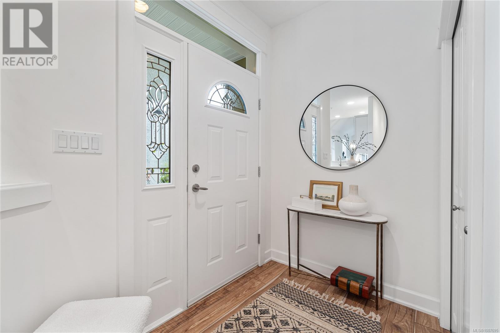 Photo 3 of 6353 Pinewood Lane, Nanaimo BC