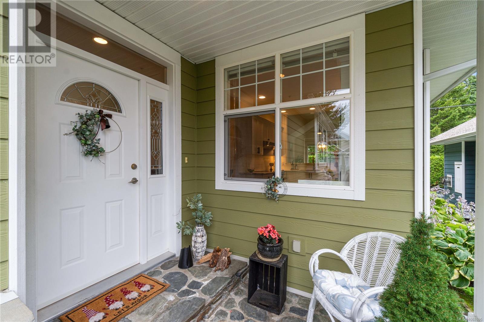 Photo 2 of 6353 Pinewood Lane, Nanaimo BC