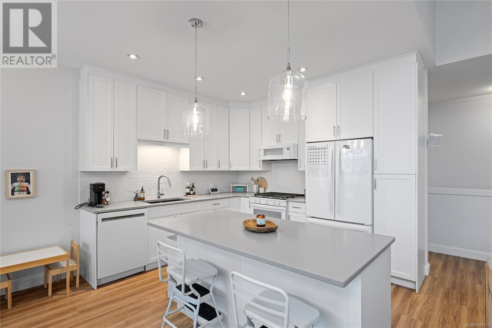 Photo 11 of 907 Park Ave, Nanaimo BC