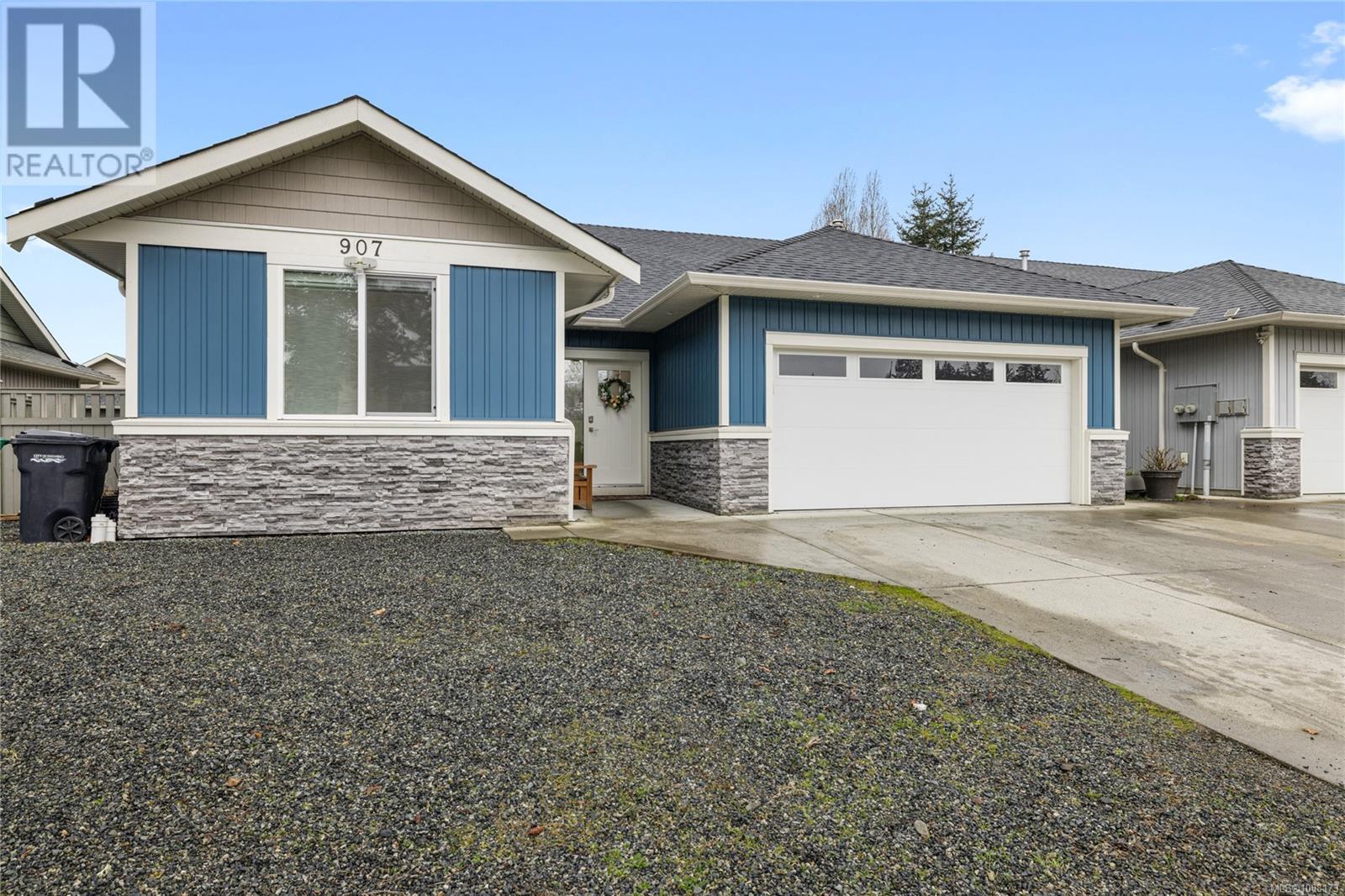 Photo 2 of 907 Park Ave, Nanaimo BC