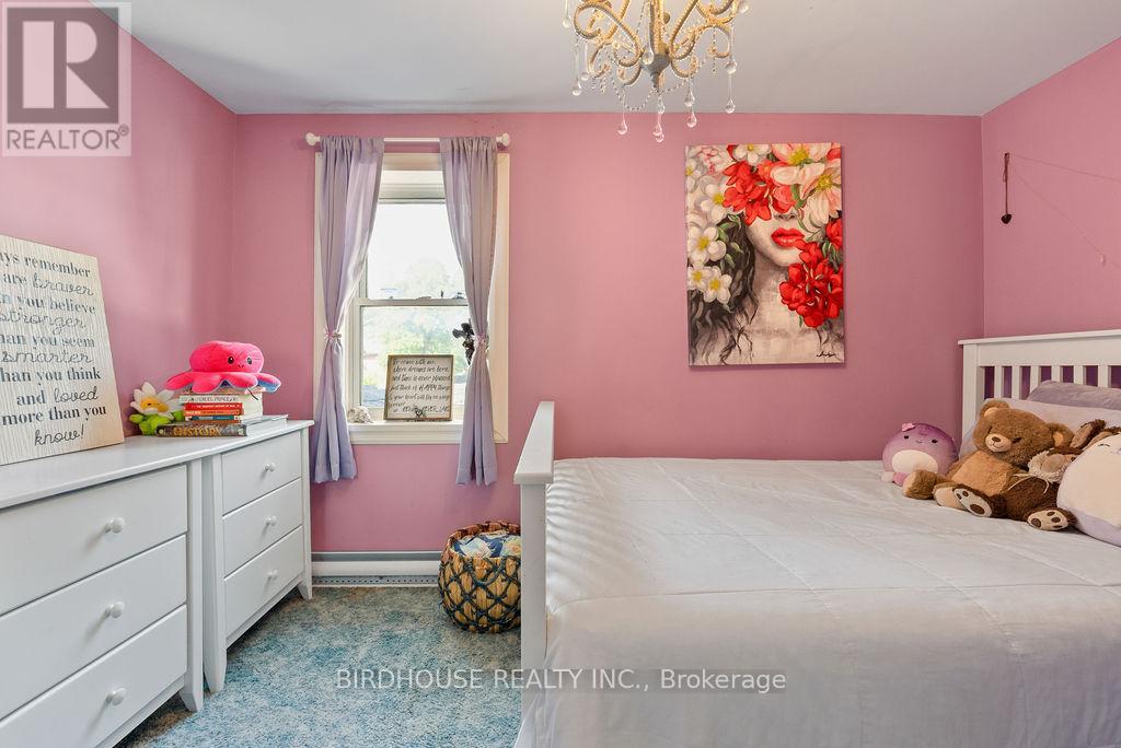 Photo 4 of 37 39 Sussex Street N, Kawartha Lakes ON