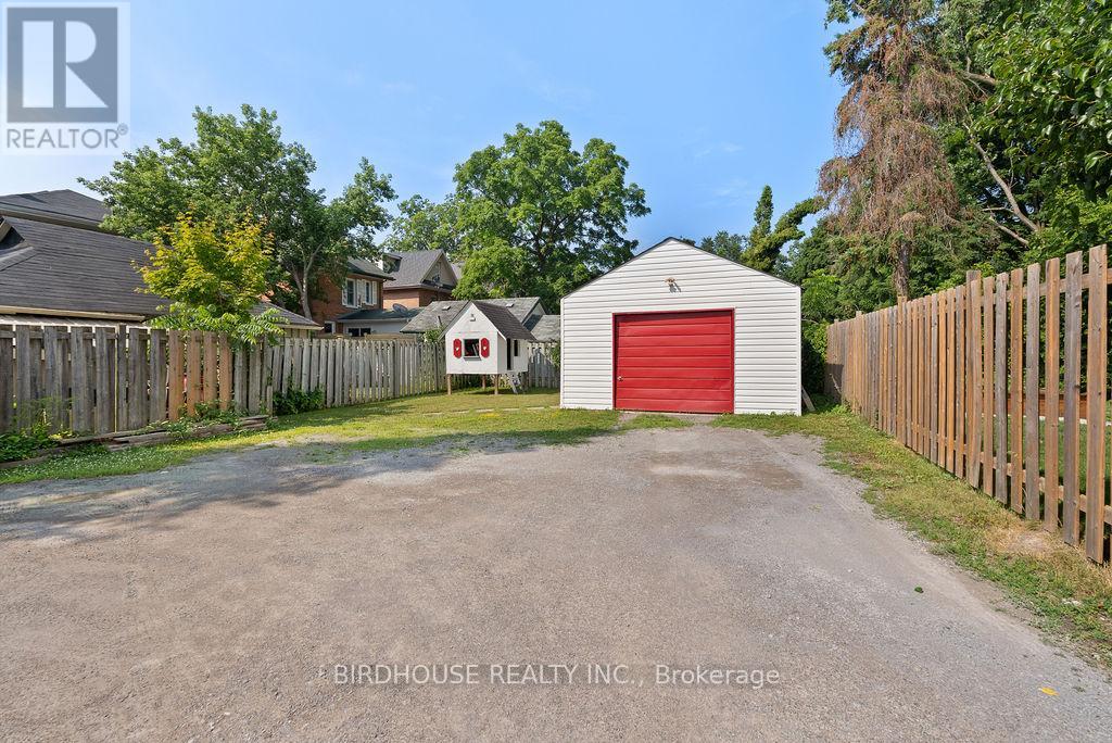 Photo 18 of 37 39 Sussex Street N, Kawartha Lakes ON