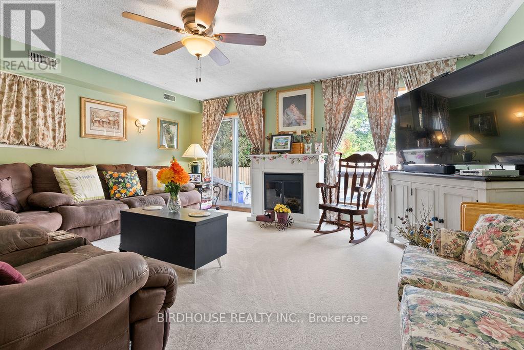 Photo 15 of 37 39 Sussex Street N, Kawartha Lakes ON