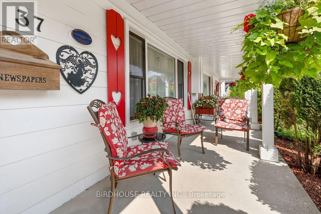 Photo 5 of 37 39 Sussex Street N, Kawartha Lakes ON