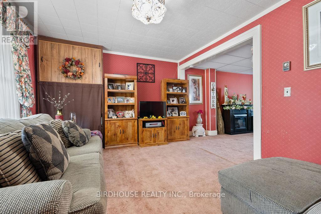 Photo 21 of 37 39 Sussex Street N, Kawartha Lakes ON