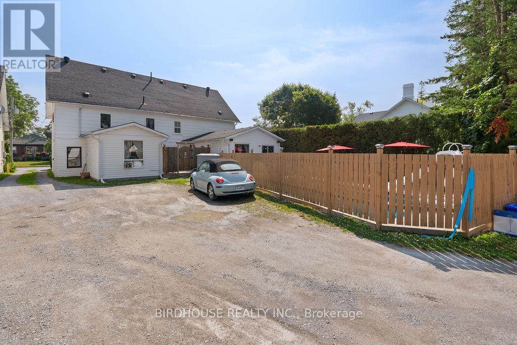 Photo 8 of 37 39 Sussex Street N, Kawartha Lakes ON
