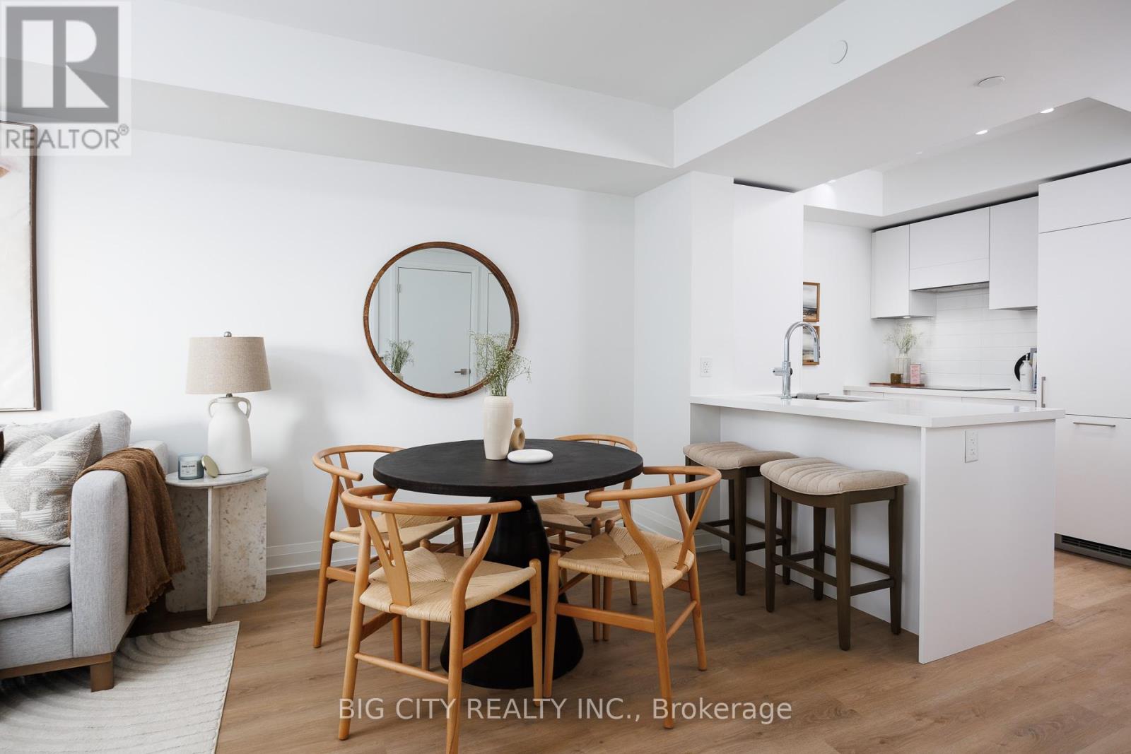 Photo 5 of 803 36 Brentcliffe Road, Toronto ON