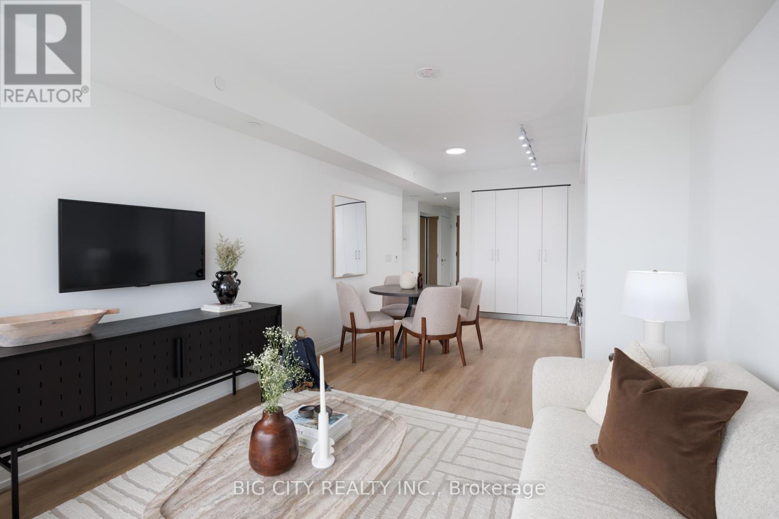 Photo 15 of 911 36 Brentcliffe Road, Toronto ON