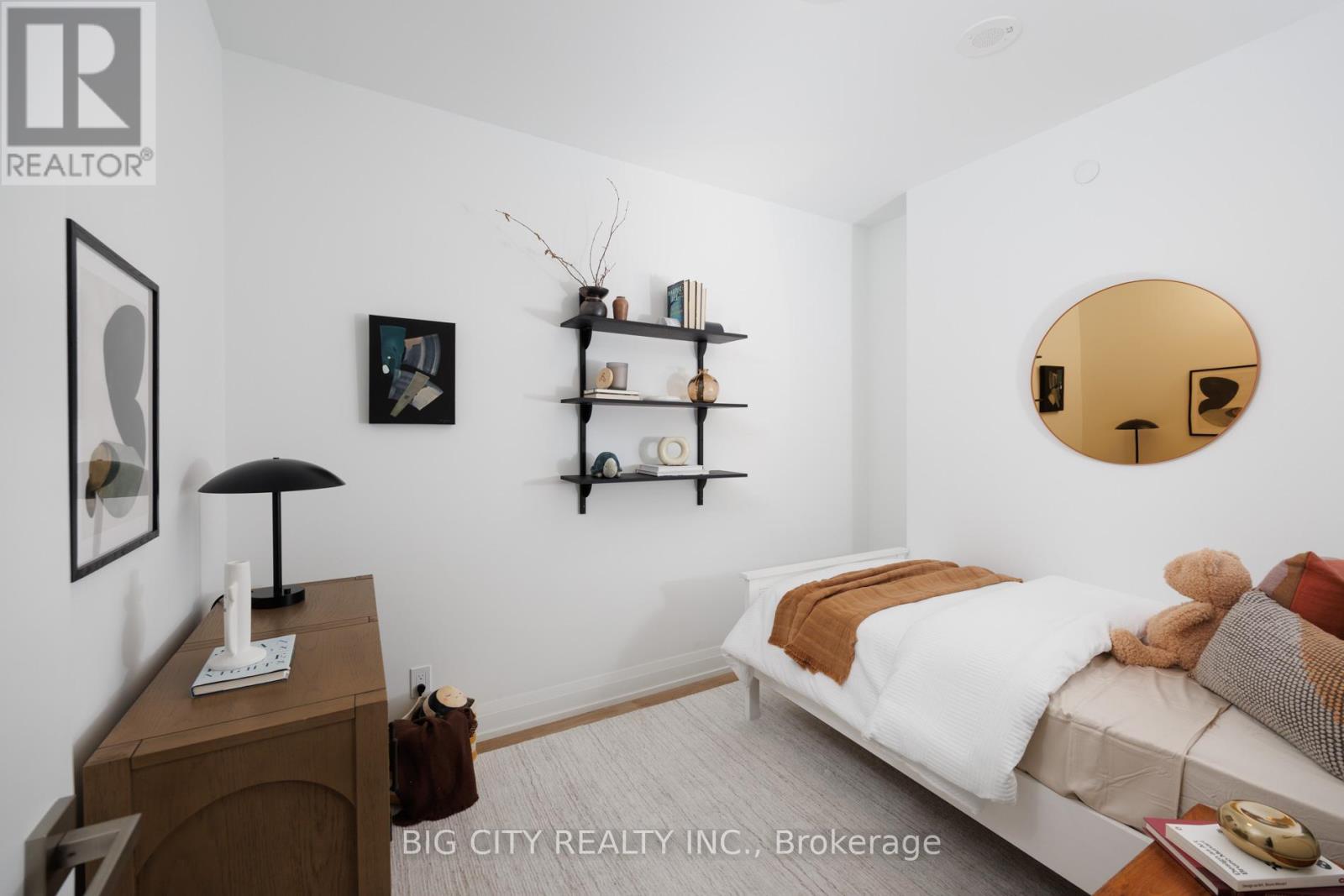 Photo 5 of 911 36 Brentcliffe Road, Toronto ON