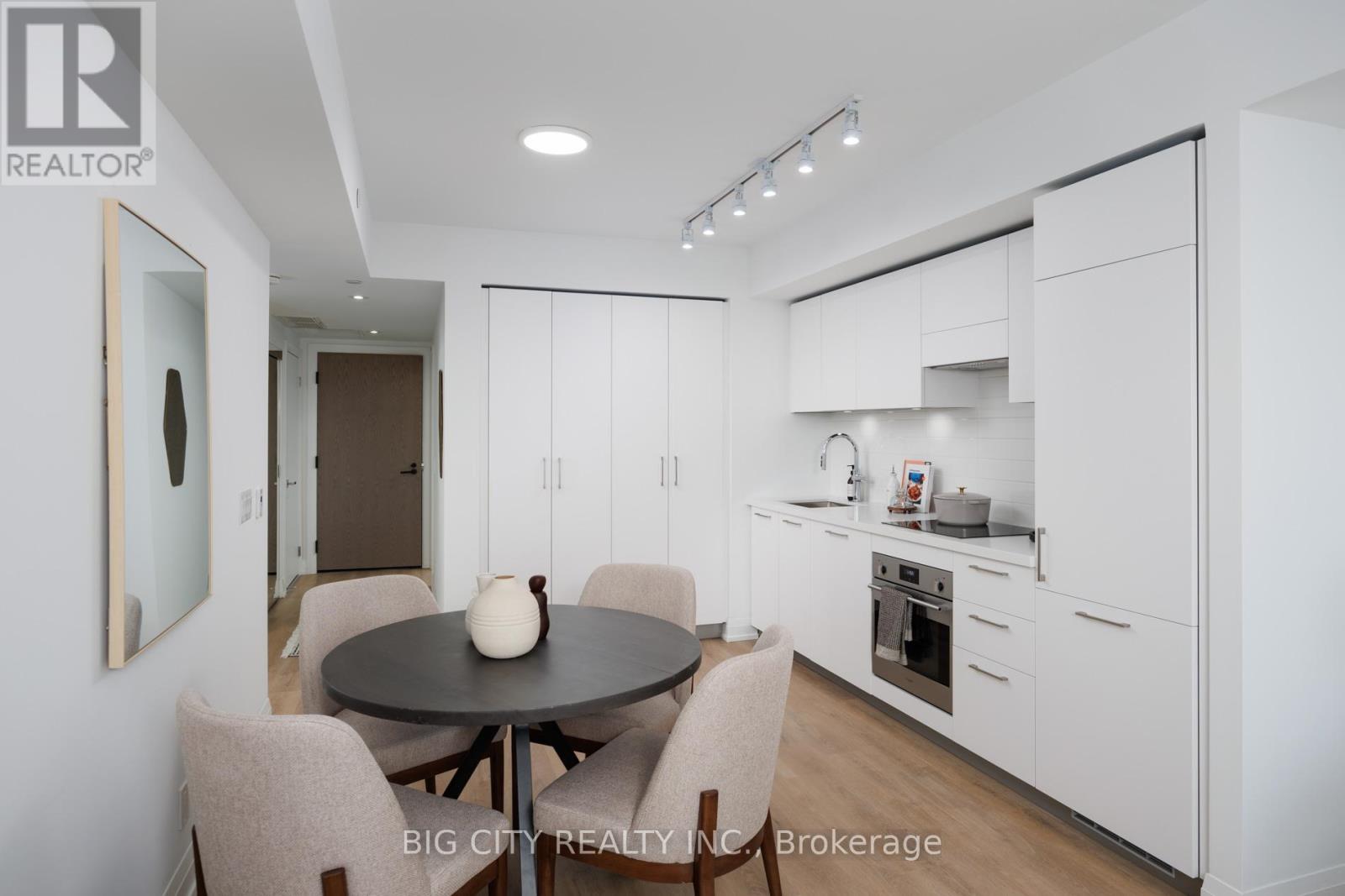 Photo 8 of 911 36 Brentcliffe Road, Toronto ON