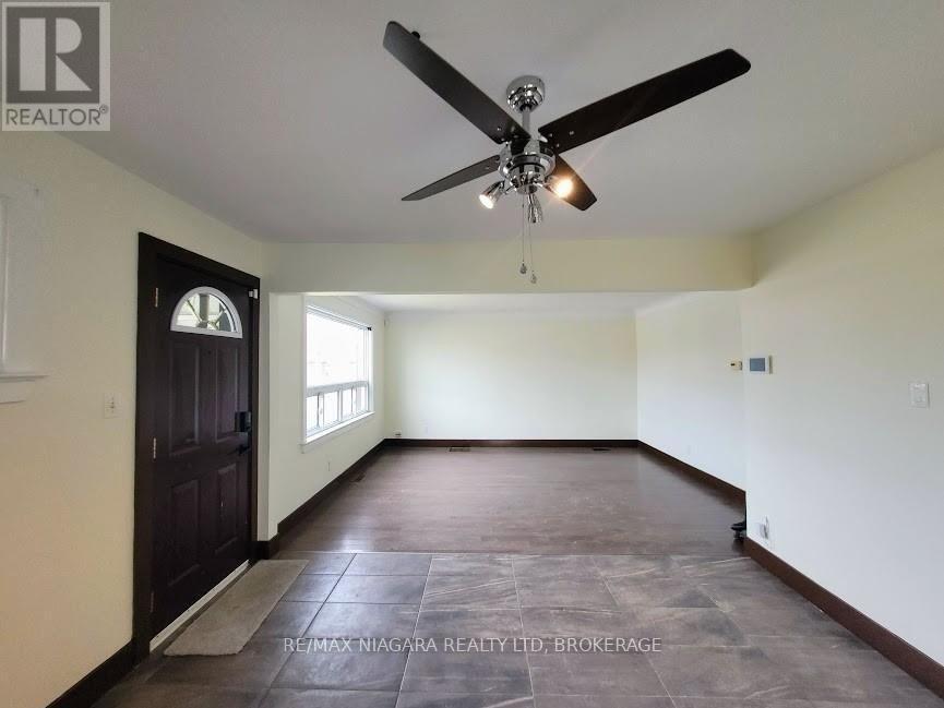 Photo 2 of 6476 Maranda Street, Niagara Falls ON