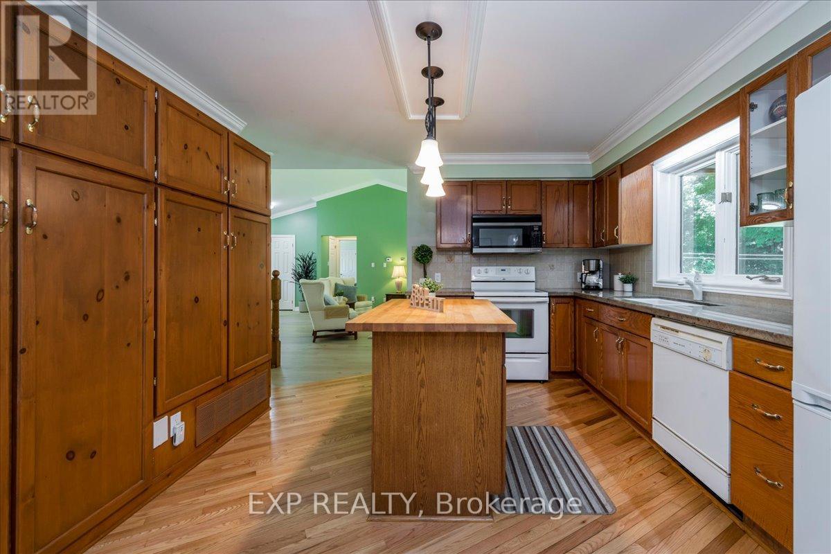 Photo 13 of 220 Gilwood Park Drive, Penetanguishene ON