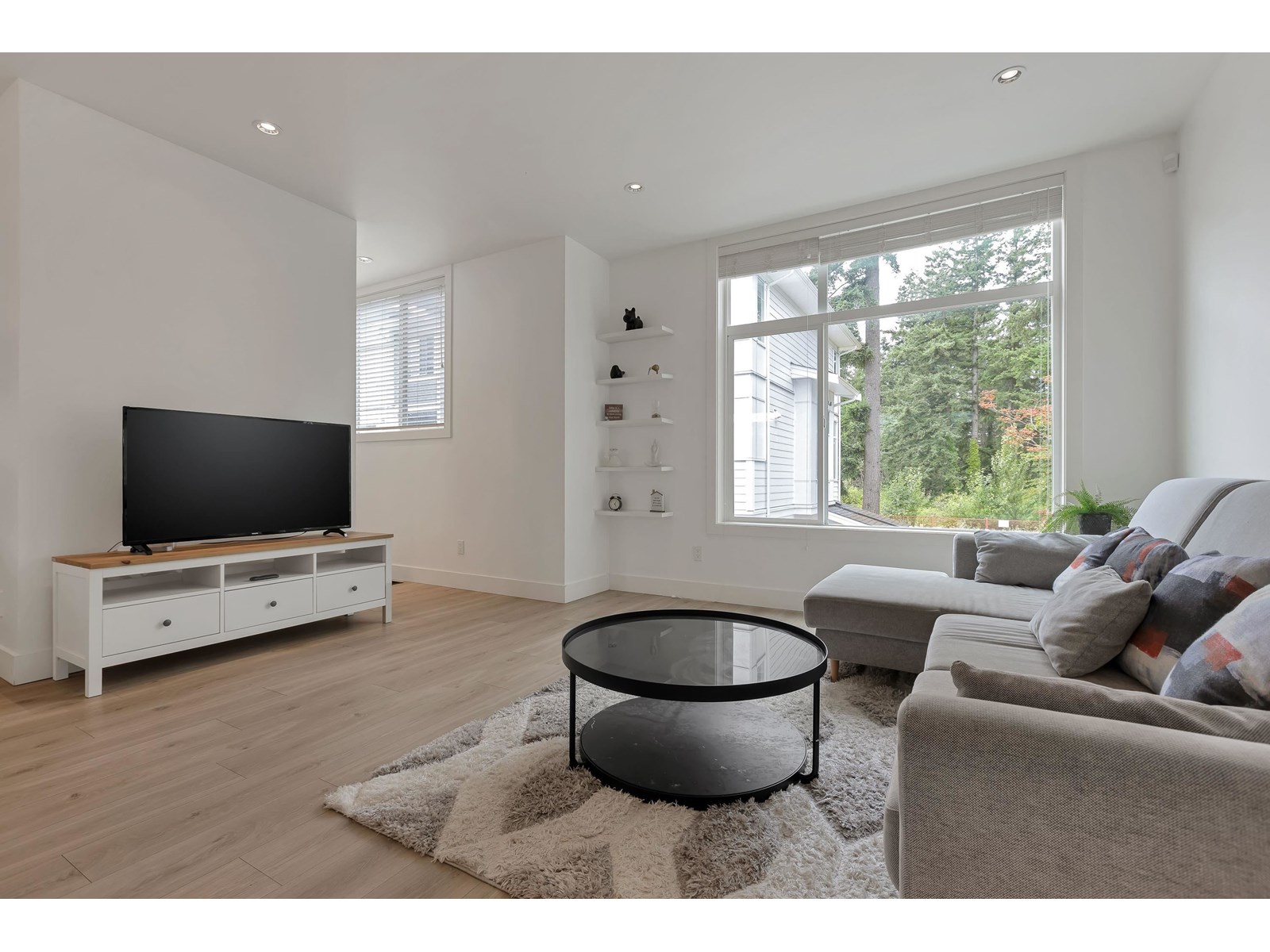 Photo 6 of 9 2328 167 A Street, Surrey BC