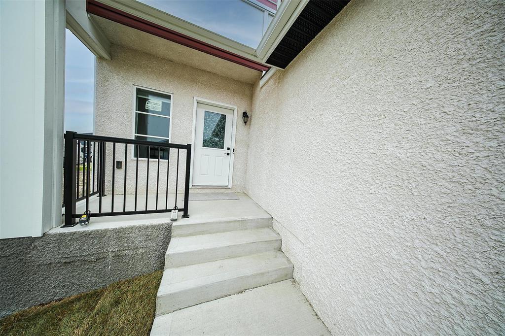 Photo 28 of 26 Crystal Lake Terrace, Winnipeg MB