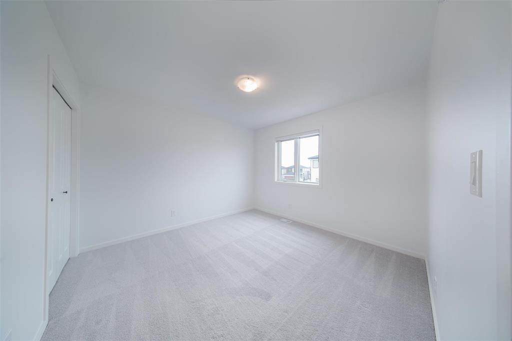 Photo 12 of 26 Crystal Lake Terrace, Winnipeg MB