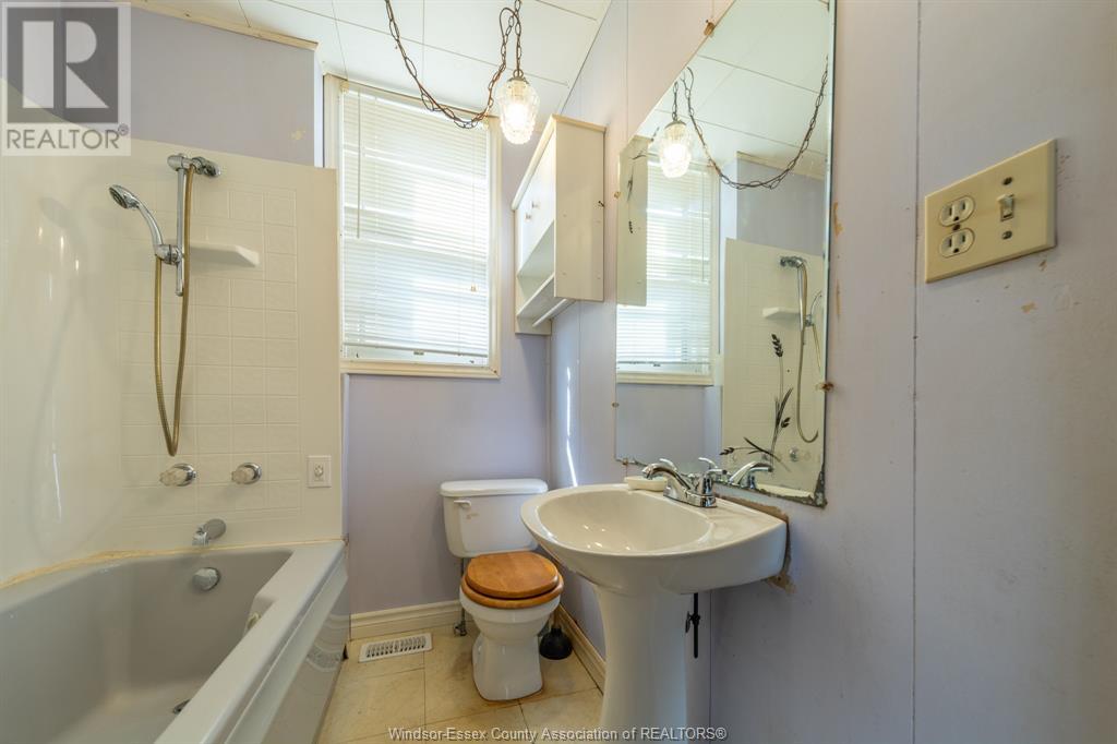 Photo 41 of 631 633 Mckay Avenue, Windsor ON