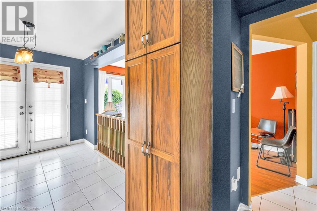Photo 10 of 67 Pinewoods Drive, Stoney Creek ON