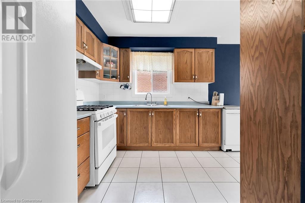 Photo 6 of 67 Pinewoods Drive, Stoney Creek ON