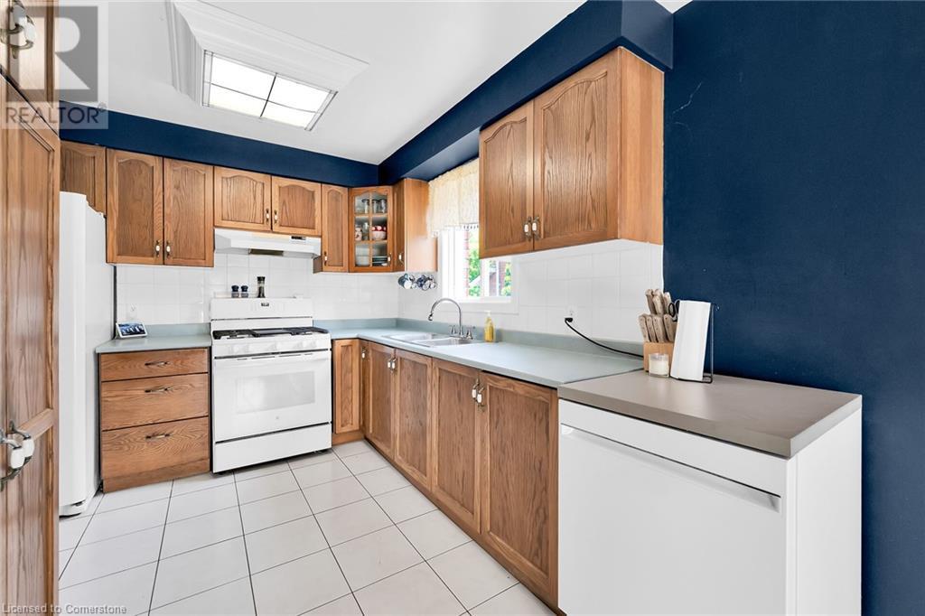 Photo 7 of 67 Pinewoods Drive, Stoney Creek ON