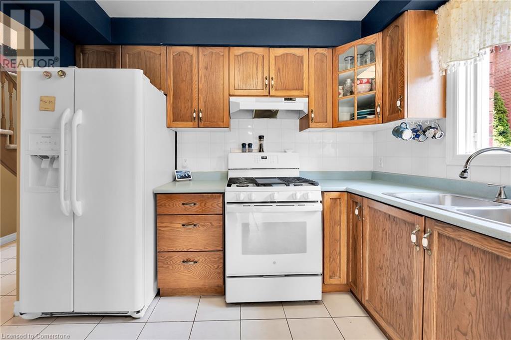 Photo 9 of 67 Pinewoods Drive, Stoney Creek ON