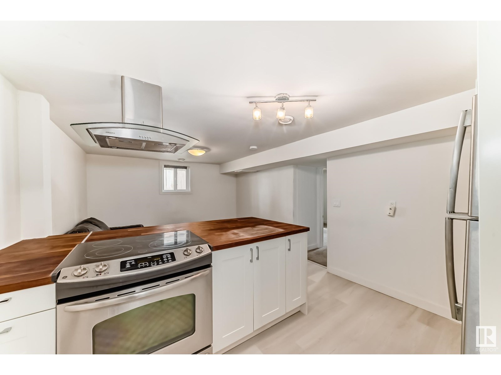 Photo 14 of 10915 67 Av Nw, Edmonton AB