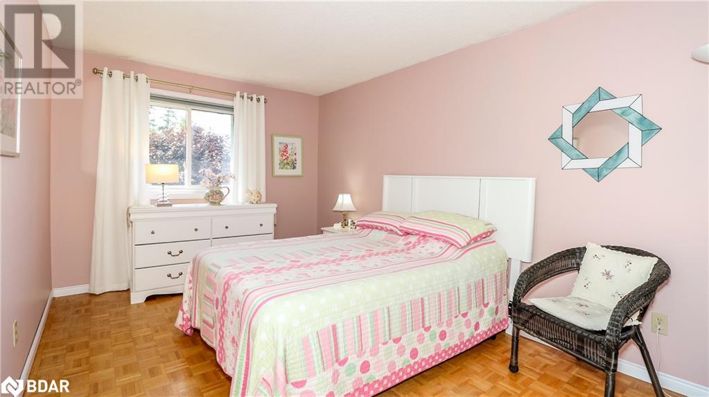 Photo 14 of 60 Chieftain Crescent, Barrie ON