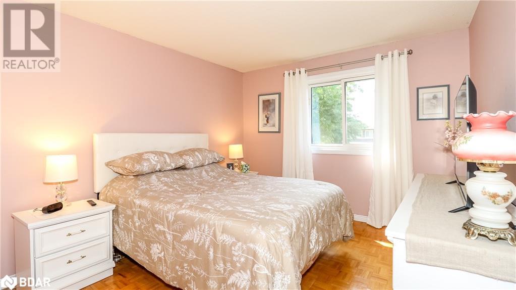 Photo 15 of 60 Chieftain Crescent, Barrie ON