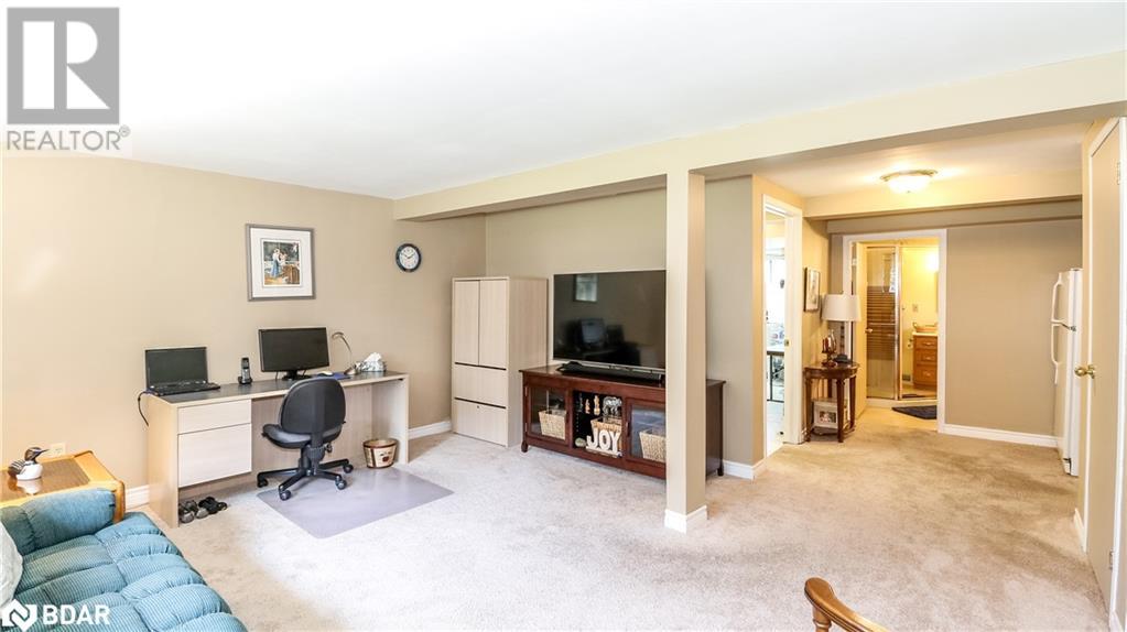 Photo 16 of 60 Chieftain Crescent, Barrie ON