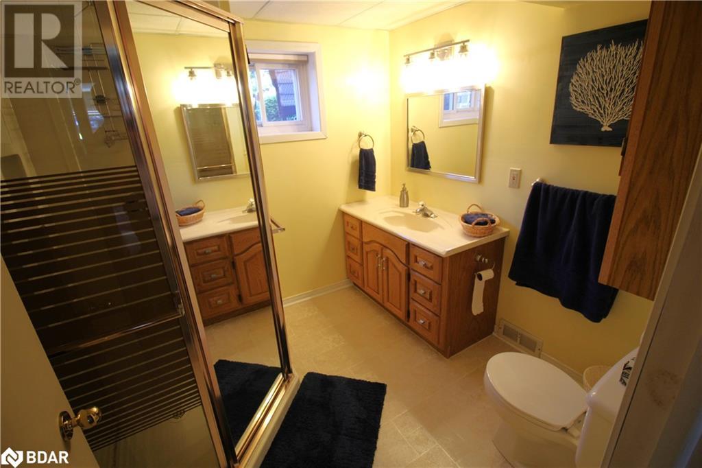 Photo 17 of 60 Chieftain Crescent, Barrie ON