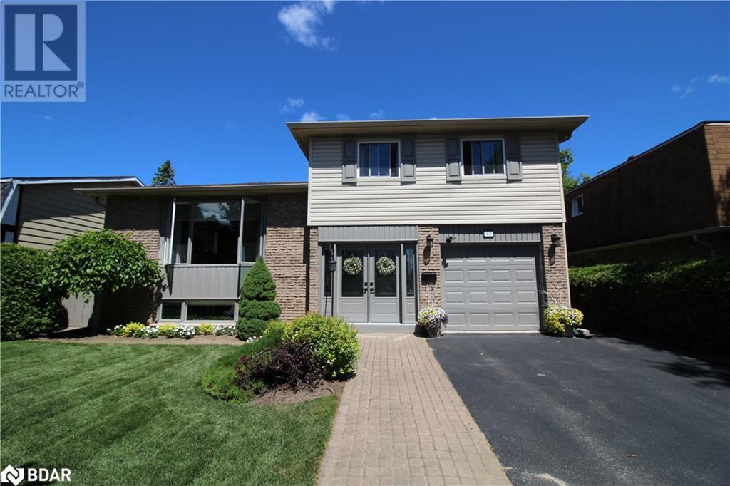 Photo 19 of 60 Chieftain Crescent, Barrie ON
