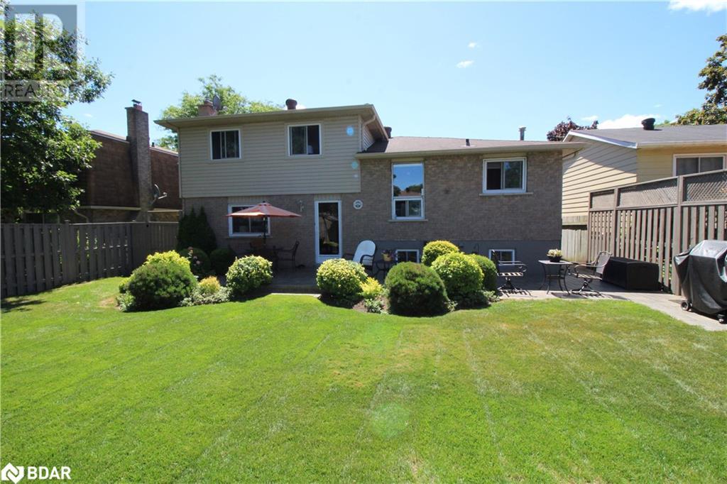 Photo 20 of 60 Chieftain Crescent, Barrie ON