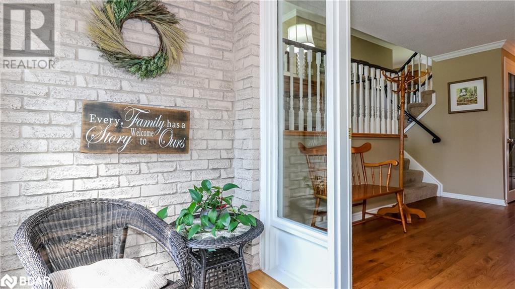 Photo 3 of 60 Chieftain Crescent, Barrie ON