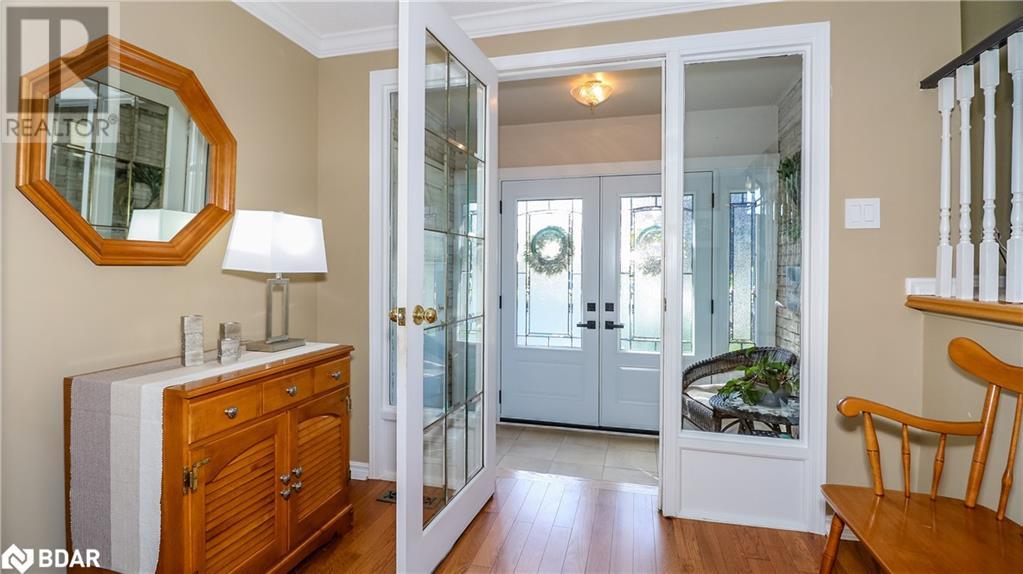 Photo 4 of 60 Chieftain Crescent, Barrie ON