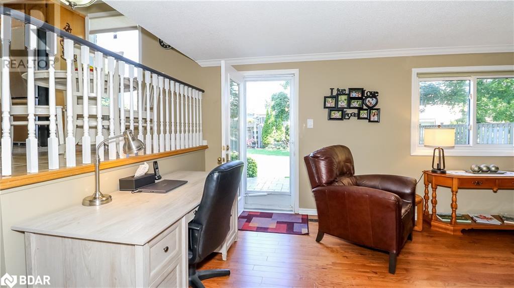Photo 7 of 60 Chieftain Crescent, Barrie ON