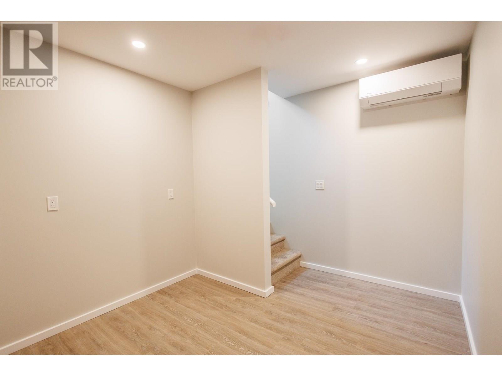 #14-4921 HALLIWELL Avenue, Terrace