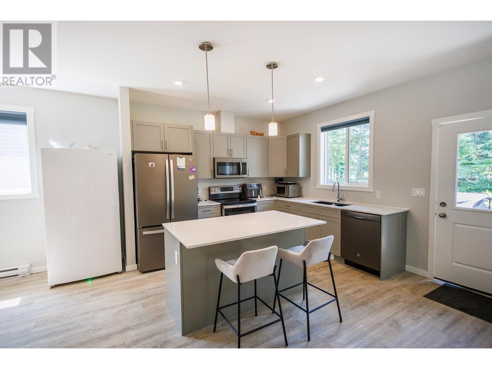 #14-4921 HALLIWELL Avenue, Terrace