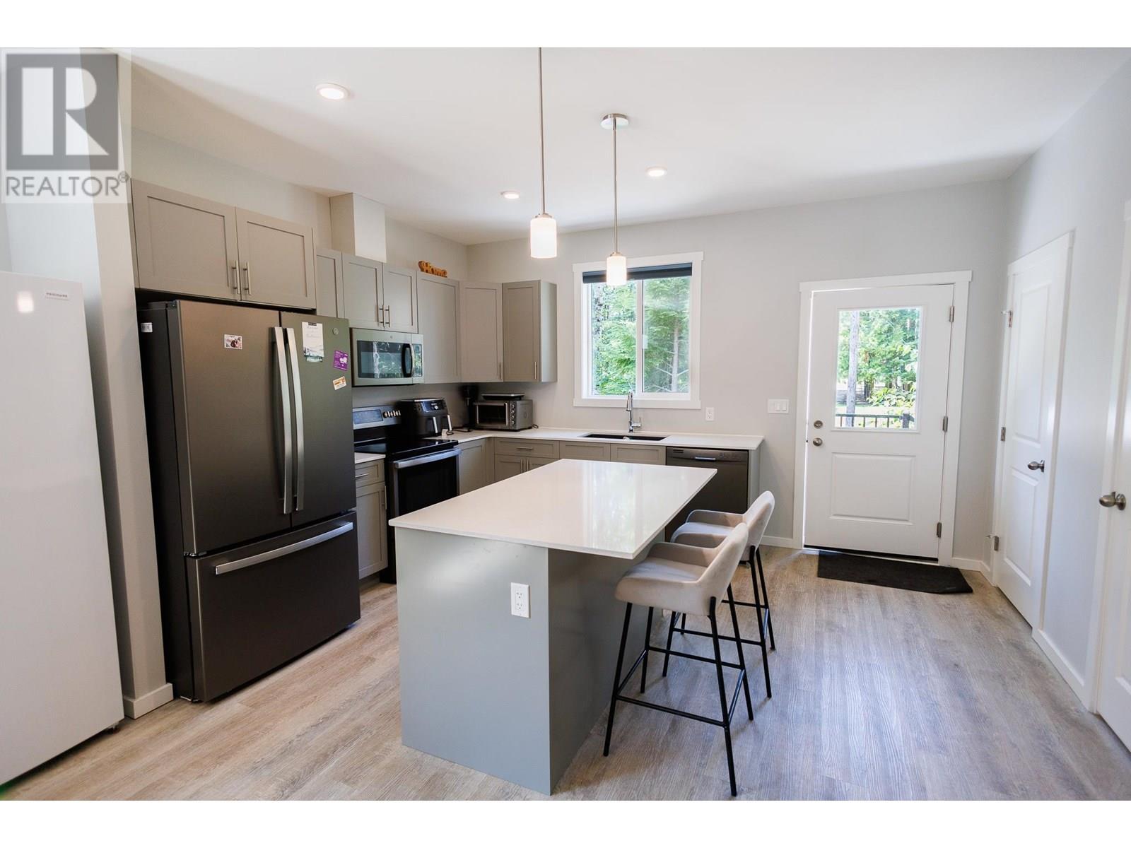 #14-4921 HALLIWELL Avenue, Terrace