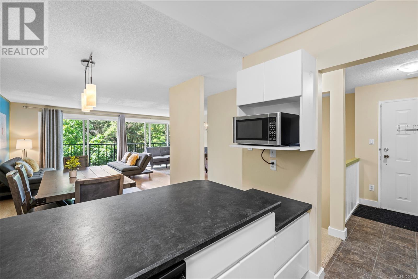 Photo 11 of 10 111 Wall St, Nanaimo BC
