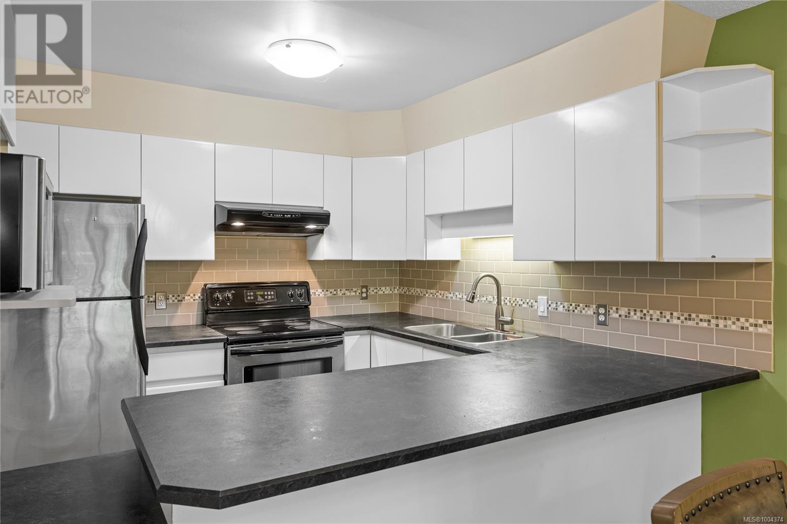 Photo 6 of 10 111 Wall St, Nanaimo BC