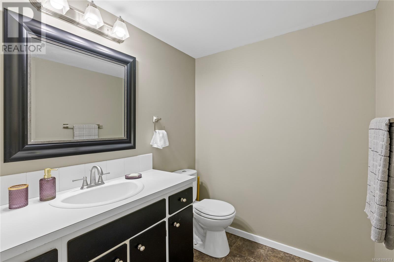 Photo 2 of 10 111 Wall St, Nanaimo BC