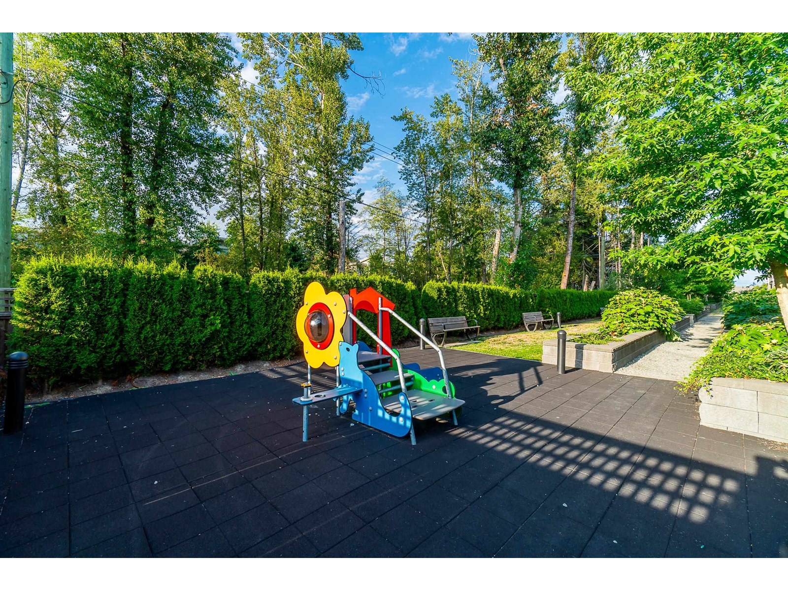 Photo 5 of 317 15351 101 Avenue, Surrey BC