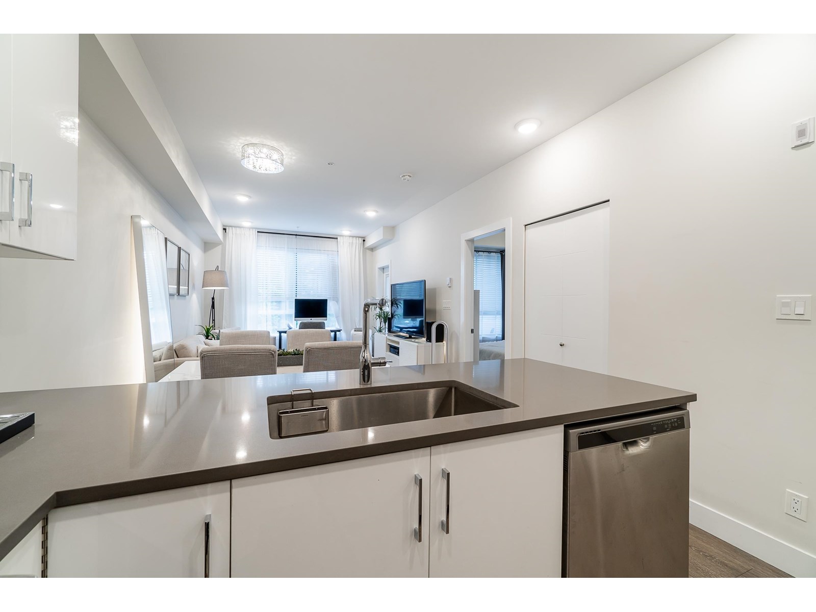 Photo 19 of 317 15351 101 Avenue, Surrey BC