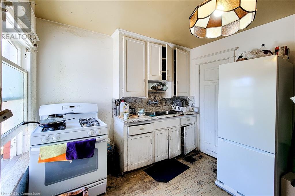 Photo 11 of 29 Carrick Avenue, Hamilton ON