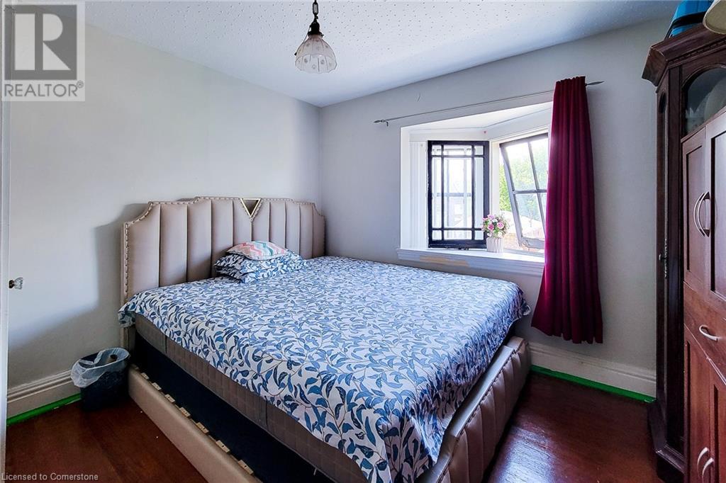 Photo 15 of 29 Carrick Avenue, Hamilton ON