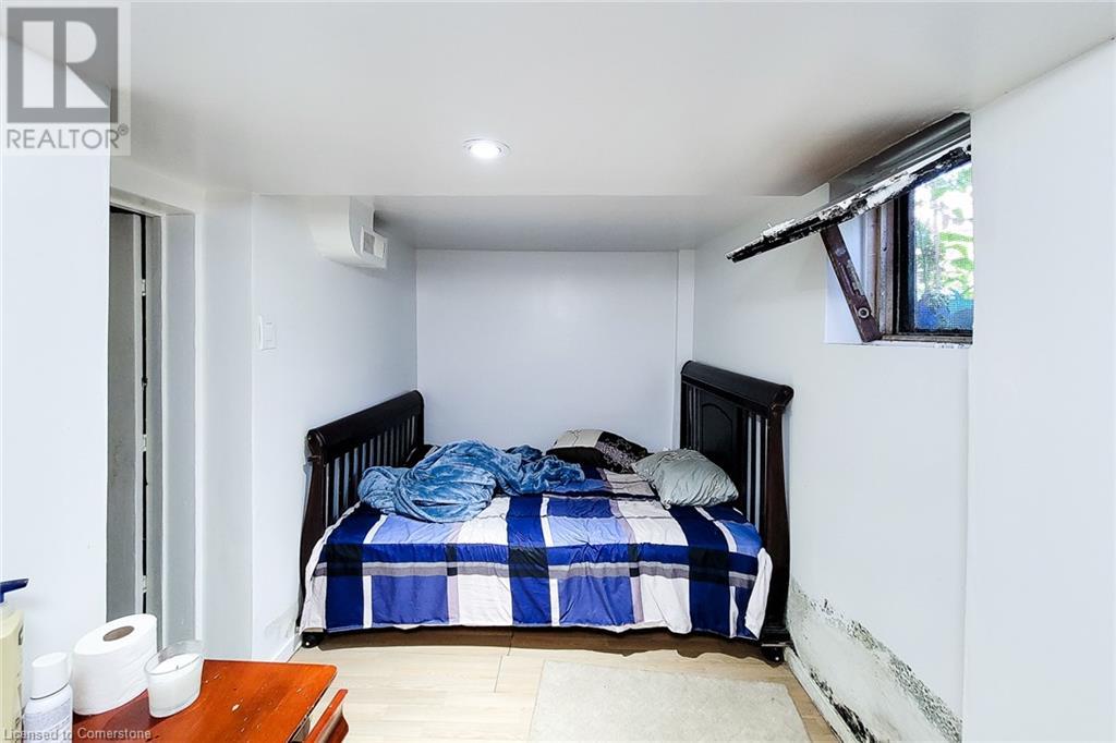 Photo 9 of 29 Carrick Avenue, Hamilton ON