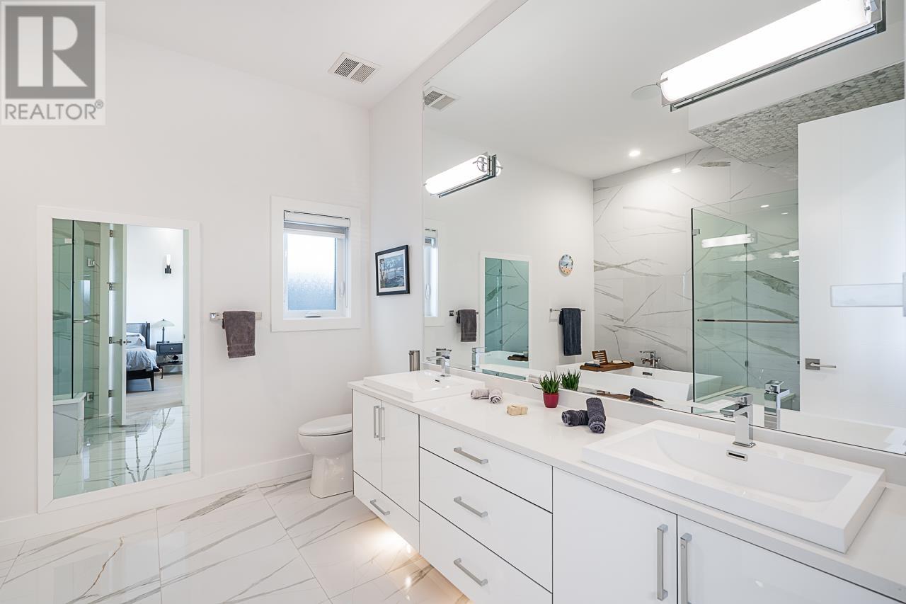 Photo 18 of 26 Holdom Avenue, Burnaby BC