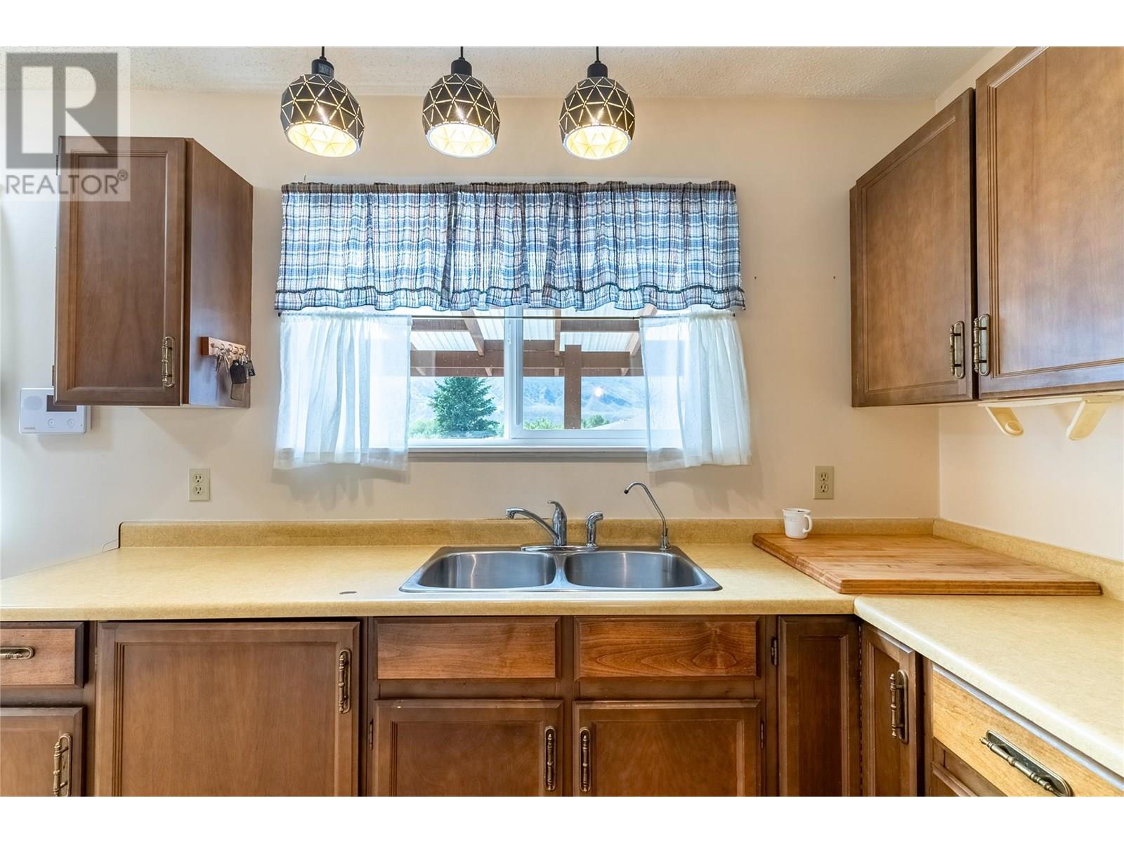 Photo 6 of 604 Pine Street, Ashcroft BC