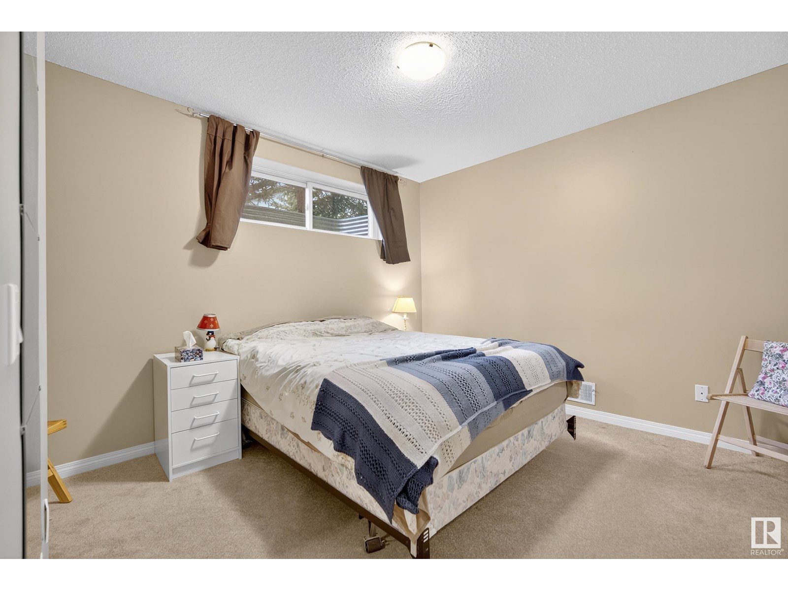 Photo 12 of 27 2031 Brennan Cr Nw, Edmonton AB