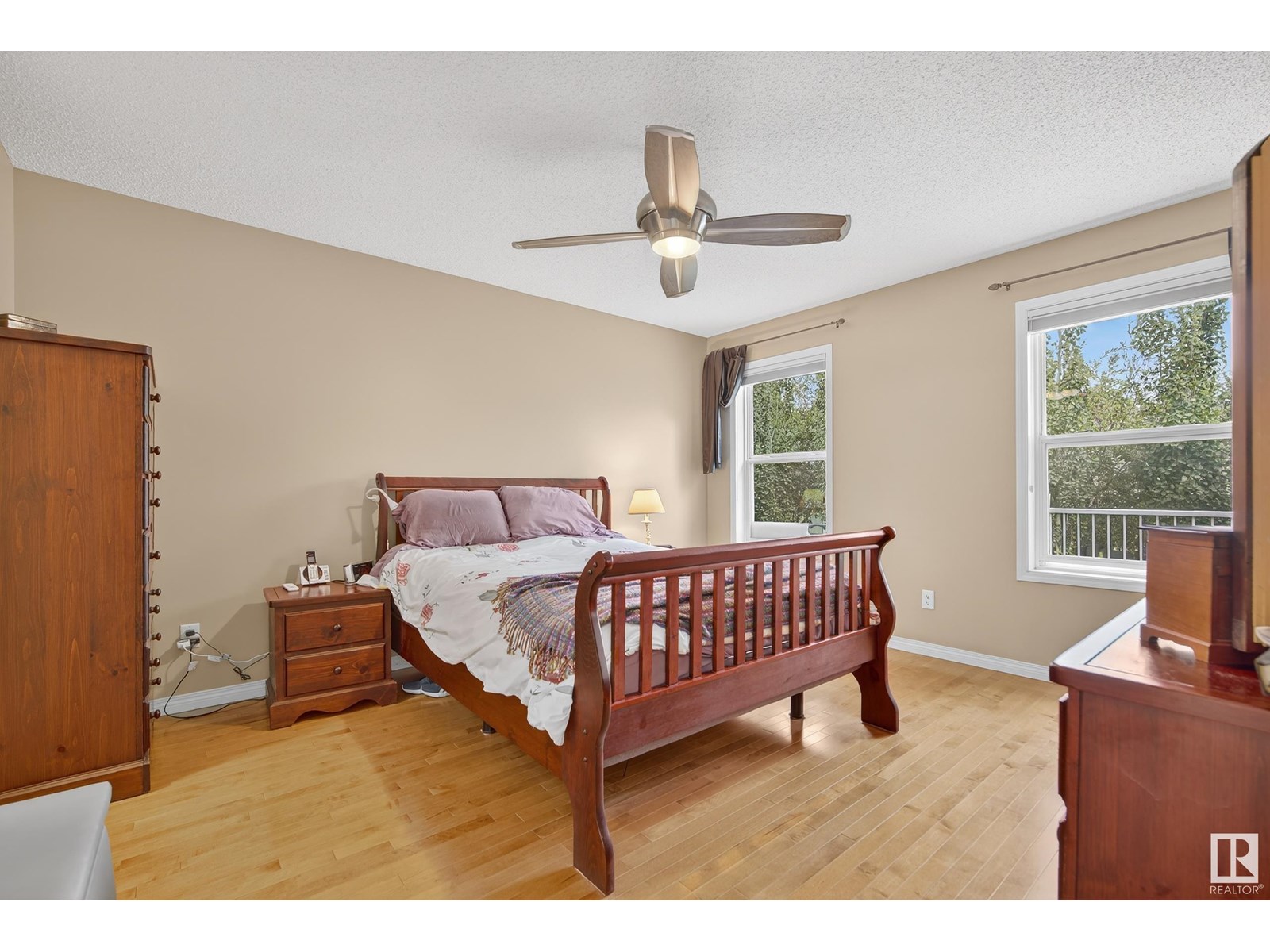 Photo 1 of 27 2031 Brennan Cr Nw, Edmonton AB
